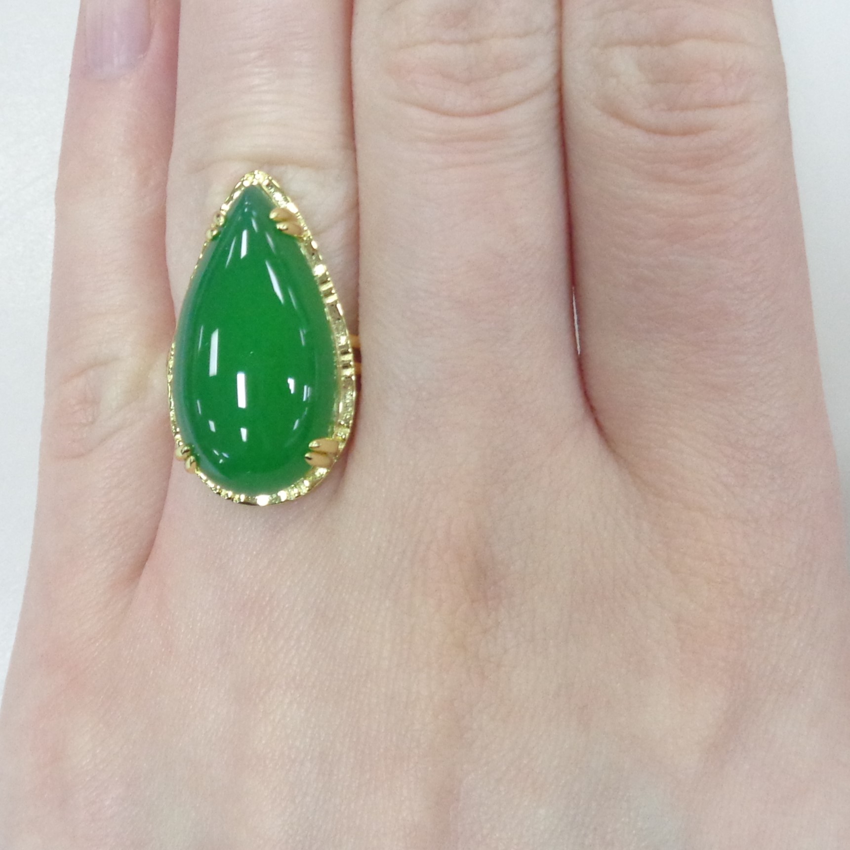 Серебряное кольцо с зеленым халцедоном